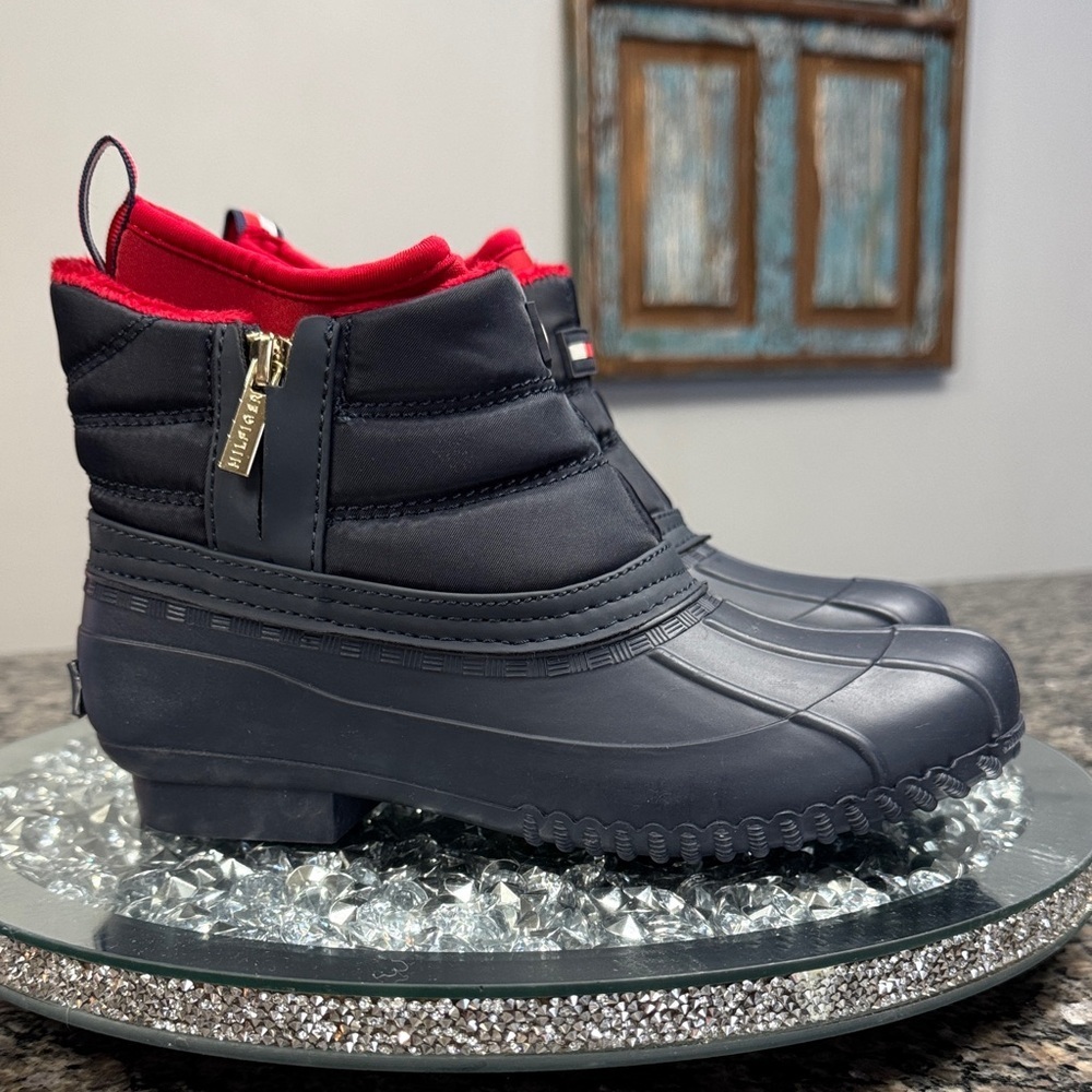 Tommy Hilfiger Black and Red Quilted Ankle winter Boots NEW 6M